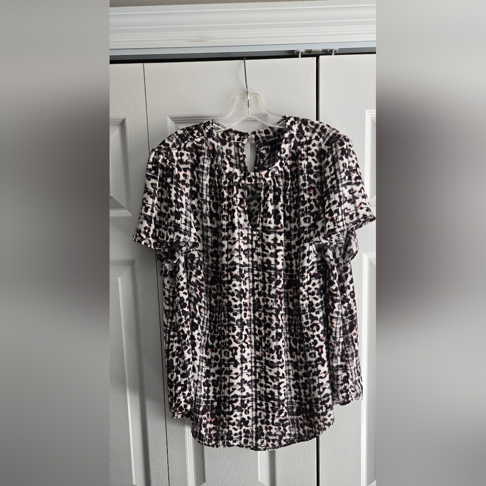 Torrid Leopard Print Plus SIZE 1X Women's Blouse
